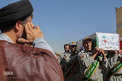 وداع شیرازی ها با محیط بانان شهید در حرم شاهچراغ(ع)‎‎