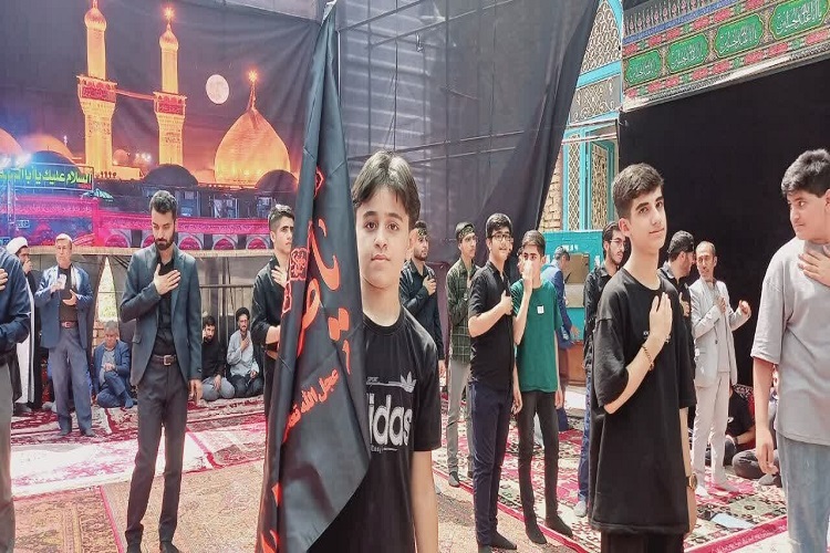 حضور کودکان و نوجوانان آیین «احلی من العسل» در استان