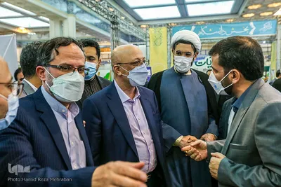 بازدید وزیر علوم از نمایشگاه قرآن