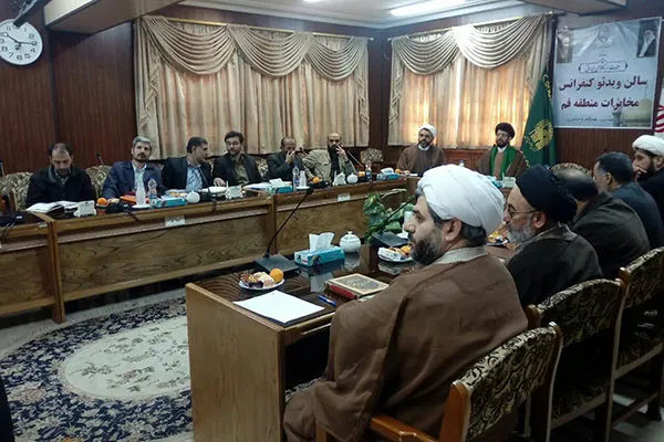 پایان‌نامه «اقامه نماز و هنر رضایت از زندگی در اندیشه آیت‌الله مشکینی» دفاع شد