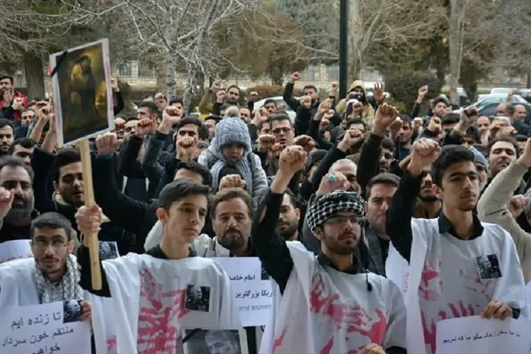 کرمانشاهی‌های کفن‌پوش برای مبارزه با آمریکا اعلام آمادگی کردند
