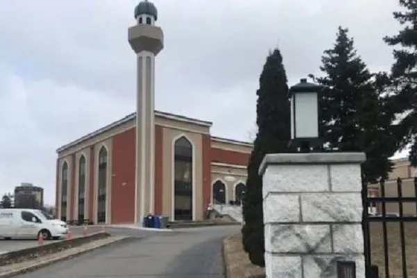 رئيس الوزراء الكندي يدين الاعتداء على مركز 