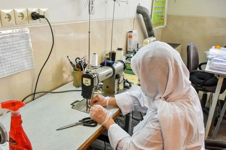 تولید و توزیع ماسک رایگان توسط کارآفرینان​ مشاغل خانگی جهادی​ در فارس