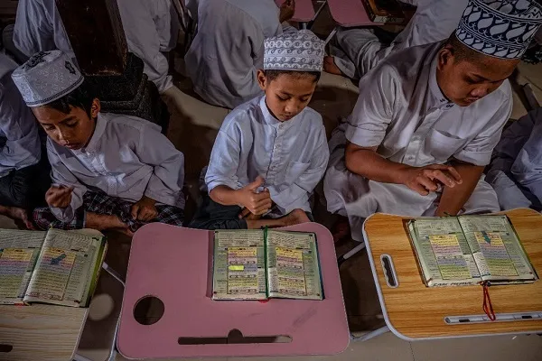 Indonesian School Teaching Quran in Sign Language