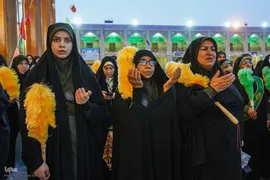قرائت دعای توسل جهت سلامتی رئیس جمهور در حرم حضرت شاهچراغ (ع)
