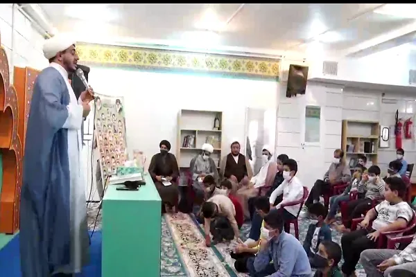 قرآن‌آموزان برتر مؤسسه خادمان و محبان امام رضا‌(ع) شهر ورنامخواست تجلیل شدند