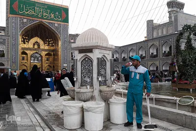 احمد می‌گوید خادم باید حواسش به همه جا باشد، رفتارش با زائران خوب و مهربانانه باشد به خصوص با جوانان؛ باید طوری با آنها رفتار کرد تا مشتاق اقا و حرم باشند.