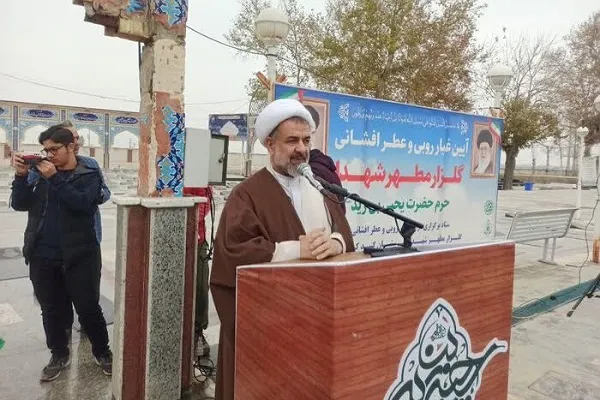 مزار شهدای واقعه ۱۲ دی در گنبدکاووس  عطرافشانی شد