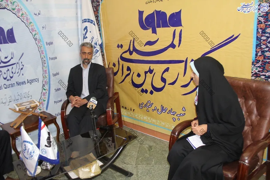 مشق نور در نمایشگاه قرآن چهارمحال و بختیاری