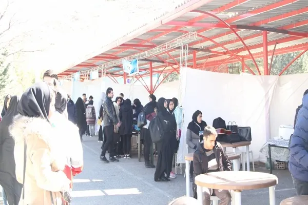 چهارمین بازارچه خیریه دانشجویی در دانشگاه تفرش گشایش یافت