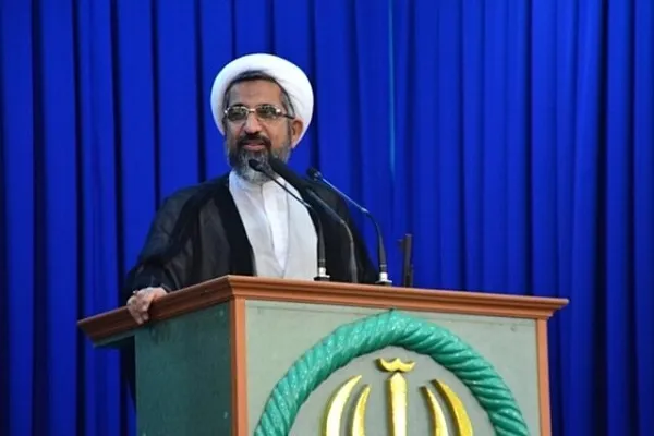 امام جمعه موقت بوشهر شهات افسر پلیس به دست اوباش را محکوم کرد