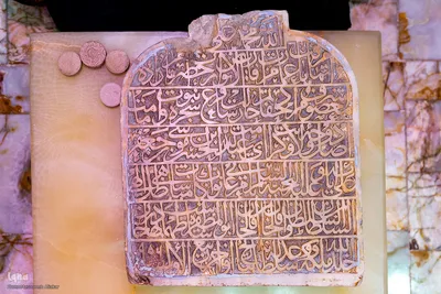 غبارروبی ضریح مطهر امامزاده حسن (ع)