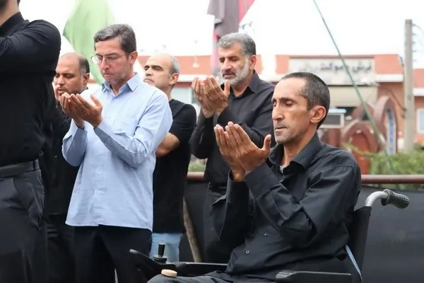 نماز ظهر عاشورا در امامزاده یحیی(ع) ساری