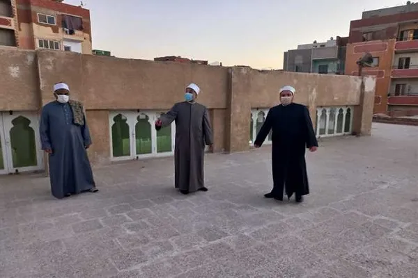 أوقاف القاهرة تطلق حملة كبرى لتنظيف أسطح المساجد