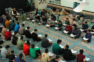 محفل بندگی نوجوانان نایینی در اعتکاف دانش‌آموزی