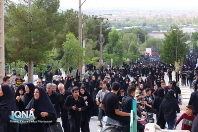 پیاده‌روی دلدادگان اربعین حسینی در خمینی‌شهر