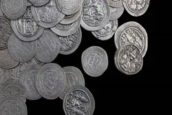 Over 2,800 Rare Islamic Coins on Display at Abu Dhabi Museum