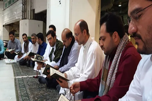تلاوت اعضای کاروان قرآنی نور در مکه مکرمه + عکس