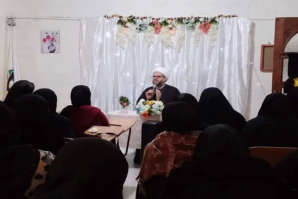 معهد الإمام الصادق (ع) يقيم محاضرة دينية في 