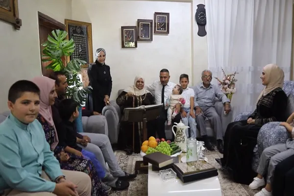فلسطينية تتم حفظ القرآن في سن الـ73 وتروي رحلتها مع كتاب الله
