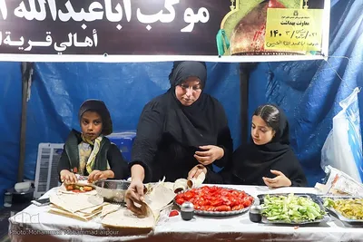 خدمت‌رسانی شبانه‌روزی مواکب حسینی به زوار در چذابه