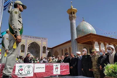 وداع شیرازی ها با محیط بانان شهید در حرم شاهچراغ(ع)‎‎