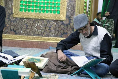 محفل انس با قرآن کریم در آستان مقدس حضرت علی ابن حمزه(ع)