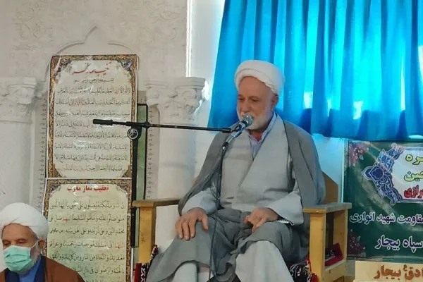 شعار جدایی دین از سیاست توطئه دشمن است