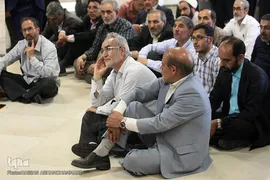 تجمع اعتراضی جمعی از فعالان تشکل‌های قرآنی در دبیرخانه شورای عالی انقلاب فرهنگی