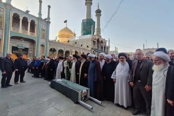 پیکر حجت‎‌الاسلام آشتیانی در حرم بانوی کرامت خاکسپاری شد