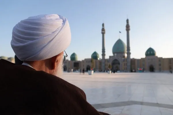 آیت‌الله عیسی قاسم: مستضعفان باید به امام عصر خود تمسک بجویند