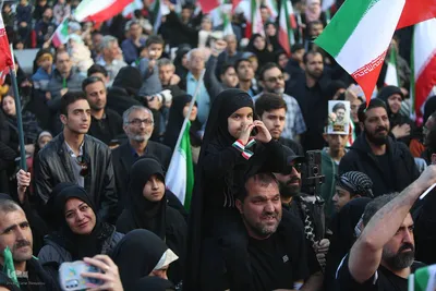 تجمع کودکان و نوجوانان در چهلمین روز شهادت دانش‌آموزان مینابی