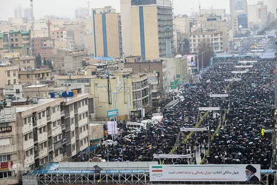 شکوه چهل سالگی/ تهران خیابان آزادی