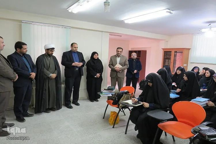 بازدید رئیس دارالقرآن‌الکریم استان مرکزی از طرح «دانشجومعلم قرآن»