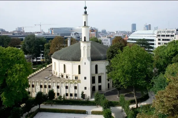 Bruxelles : le minaret de la Grande Mosquée partiellement démonté pour raisons de sécurité