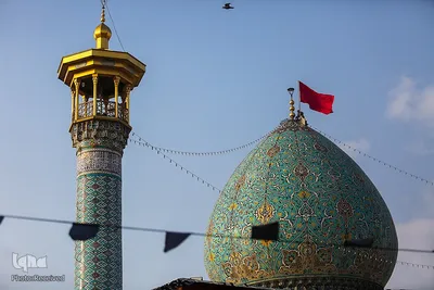 برافراشتن پرچم عزای فاطمی برفراز گنبد شاهچراغ(ع)