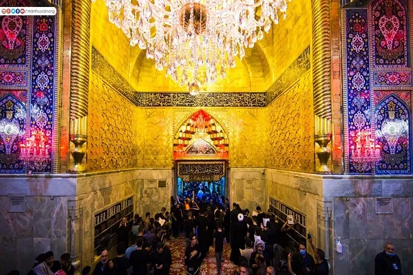 Gambar suasana di makam suci Imam Husein (as) pada malam Arbaeen Huseini