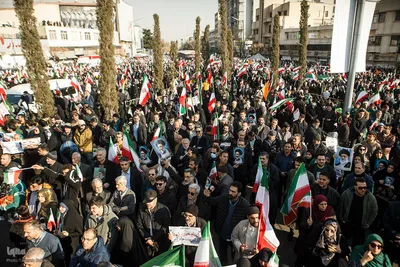 تجمع همبستگی ملی در میدان انقلاب