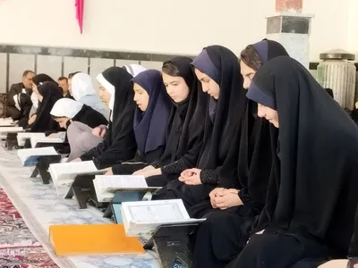 کرسی تلاوت قرآن کریم در پیهان ملایر‎