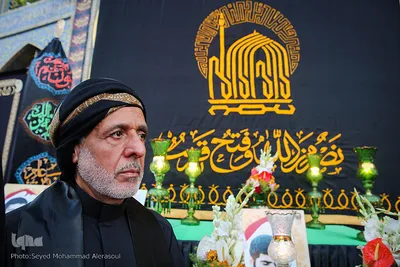 تعویض پرچم گنبد حرم مطهر رضوی در آغاز ماه محرم‎