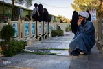 ⁨عطر افشانی و گلباران مزار شهدا در اصفهان⁩