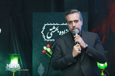 بزرگداشت رهبر شهید در دبیرستان دخترانه علوم و معارف اسلامی