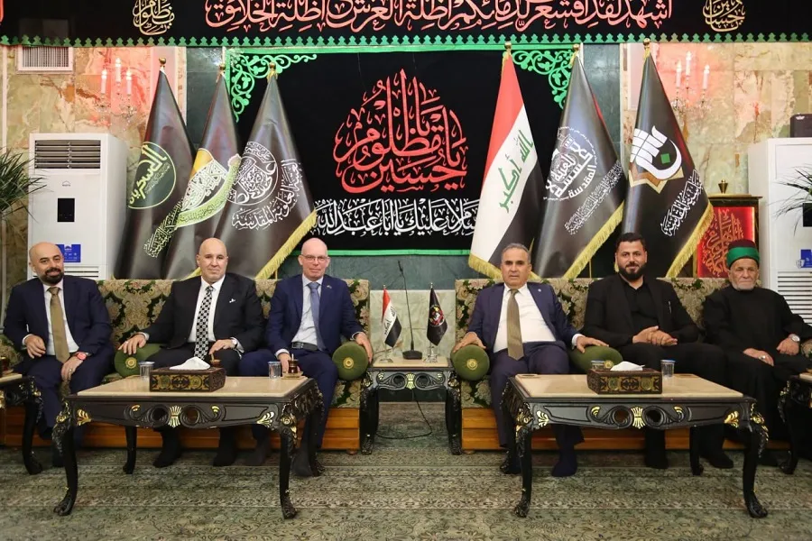 وفد من الإتحاد الأوروبي يزور مرقد الإمام الحسين (ع) ويشيد بمعالم العتبة