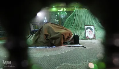 حضور رهبر انقلاب در مرقد مطهر امام راحل و گلزار شهدای بهشت زهرا
