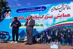 عکس | پیاده‌روی خانوادگی به مناسبت هفته دفاع مقدس