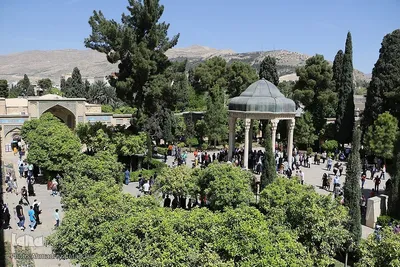 بازدید مسافران نوروزی از آرامگاه حافظ‎‎