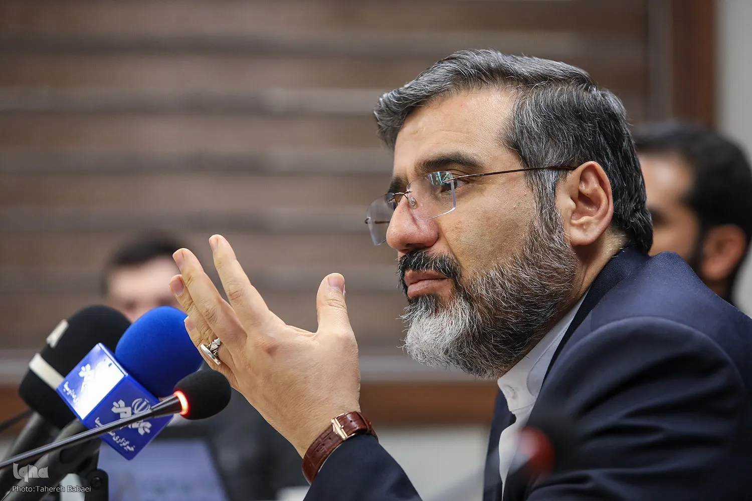 دولت بر محور فعالیت‌های قرآنی عمل می‌کند/ چهره‌های قرآنی را تکریم کنیم