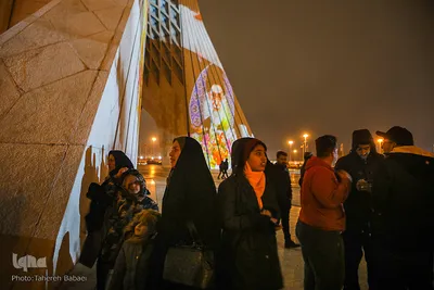 نور افشانی میدان آزادی به مناسبت سالروز پیروزی انقلاب اسلامی