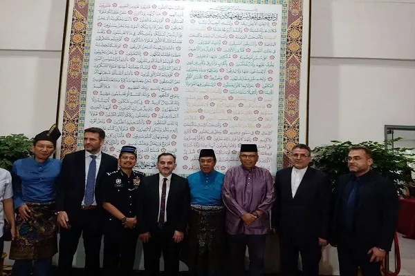 Pameran versi buku terbesar di dunia pada Festival seni Al-Quran Malaysia