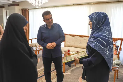 دیدار شهردار تبریز با خانواده شهدا